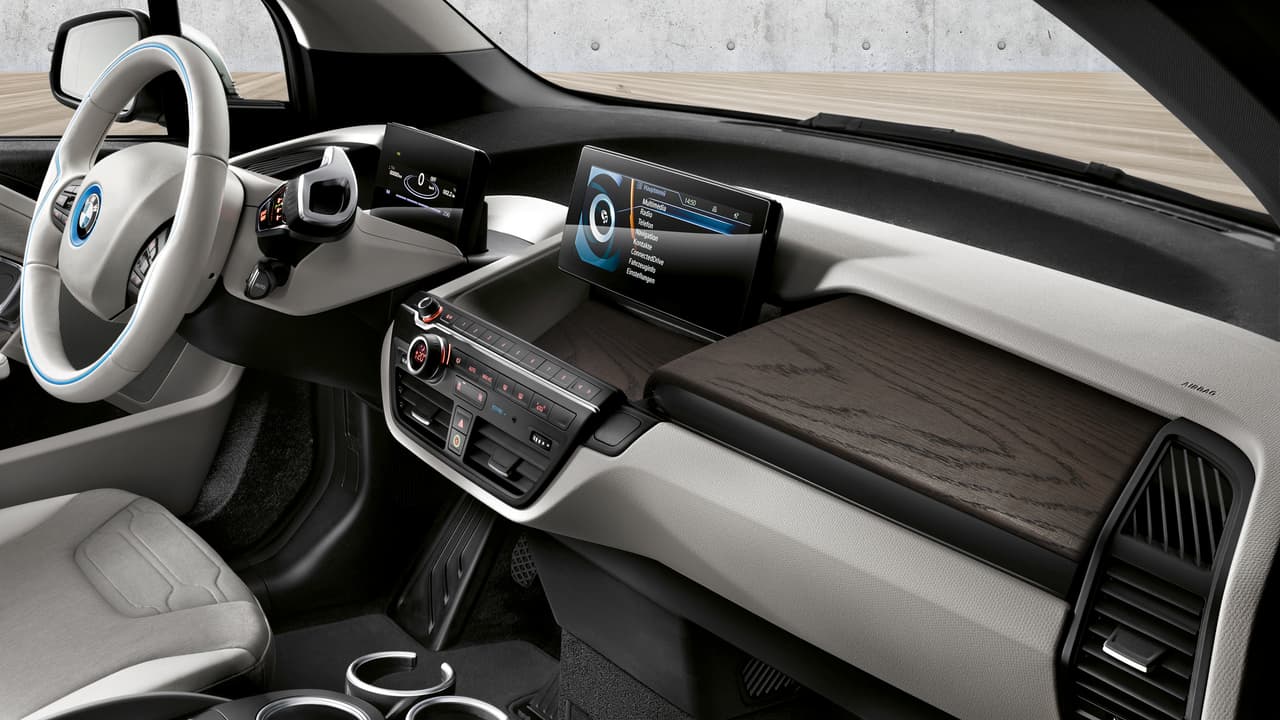 Como estándar, el compacto eléctrico renovado se ofrecerá con un interior en el cual aparecen materiales reciclados, una característica que va en línea con su oferta amigable con el medio ambiente