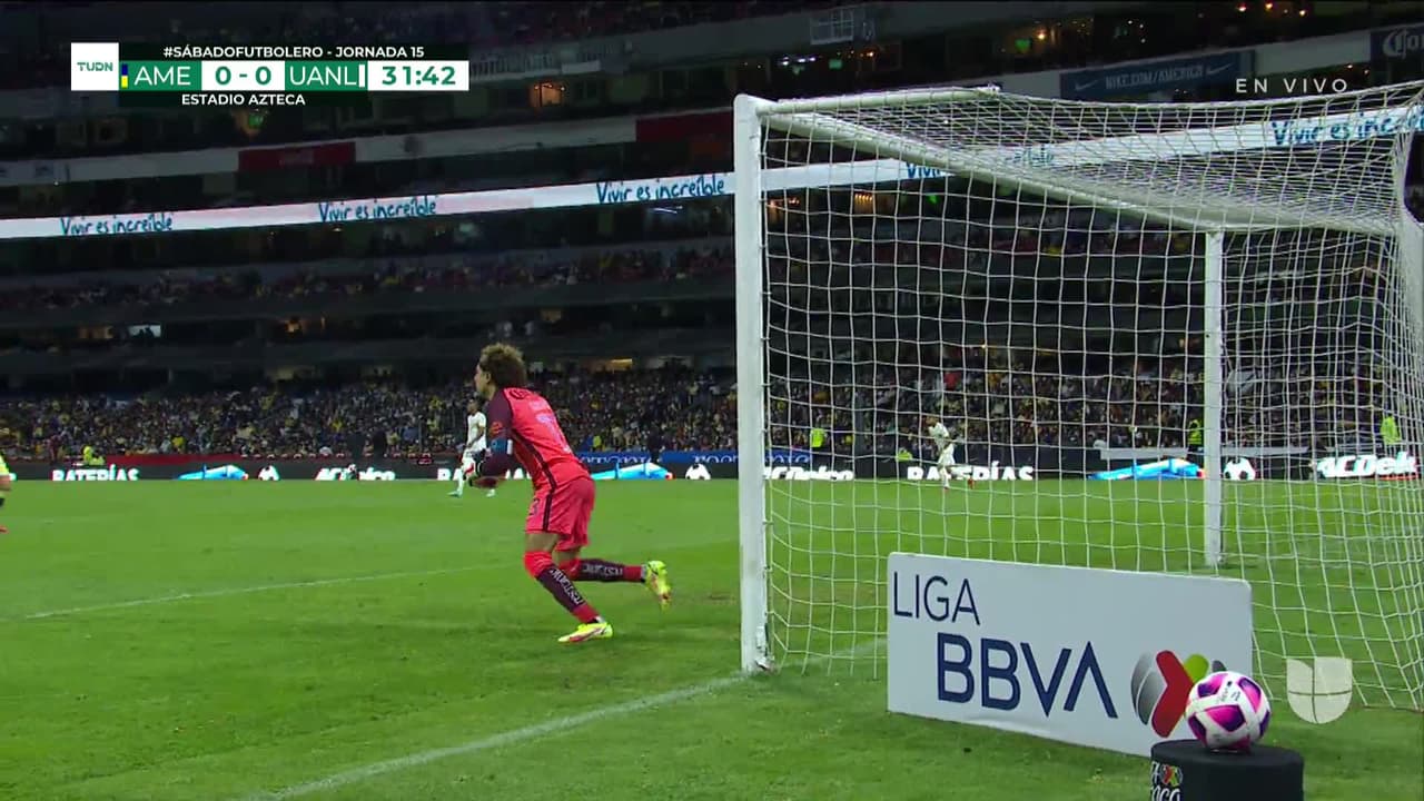 ¡TIRO ATAJADO! disparo por Nicolás López.