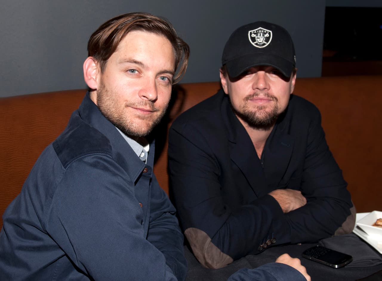 Leonardo DiCaprio y Tobey Maguire se conocieron cuando tenían 13 años. y hasta el día del hoy siguen siendo mejores amigos.