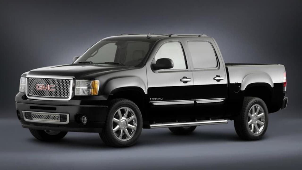La GMC Sierra 2001 es quinta en la lista con 360 reportes en 2020.