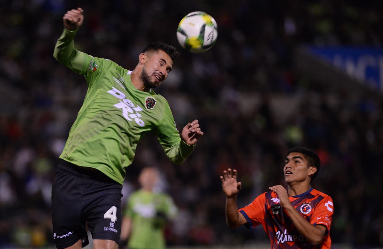Para arrnacar la segunda mitad, los Bravos le hicieron honor al mote y en ese tenor salieron a jugar directo desde el vestido, intentando marcar un tercer gol para aplacar a los escualos.