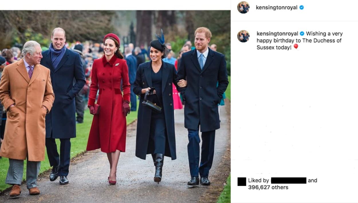 Los duques de Cambridge, 
<b><a href="https://www.univision.com/famosos/separaron-su-fundacion-pero-la-tension-entre-william-y-harry-comenzo-antes-de-que-meghan-entrara-en-la-ecuacion-fotos">el príncipe William y su esposa Kate Middleton</a></b>, publicaron esta imagen, que los muestra sonrientes junto a sus cuñados y el príncipe Carlos, para felicitar a Meghan Markle. "¡Deseando un muy feliz cumpleaños a la duquesa de Sussex!", escribieron junto a la foto.