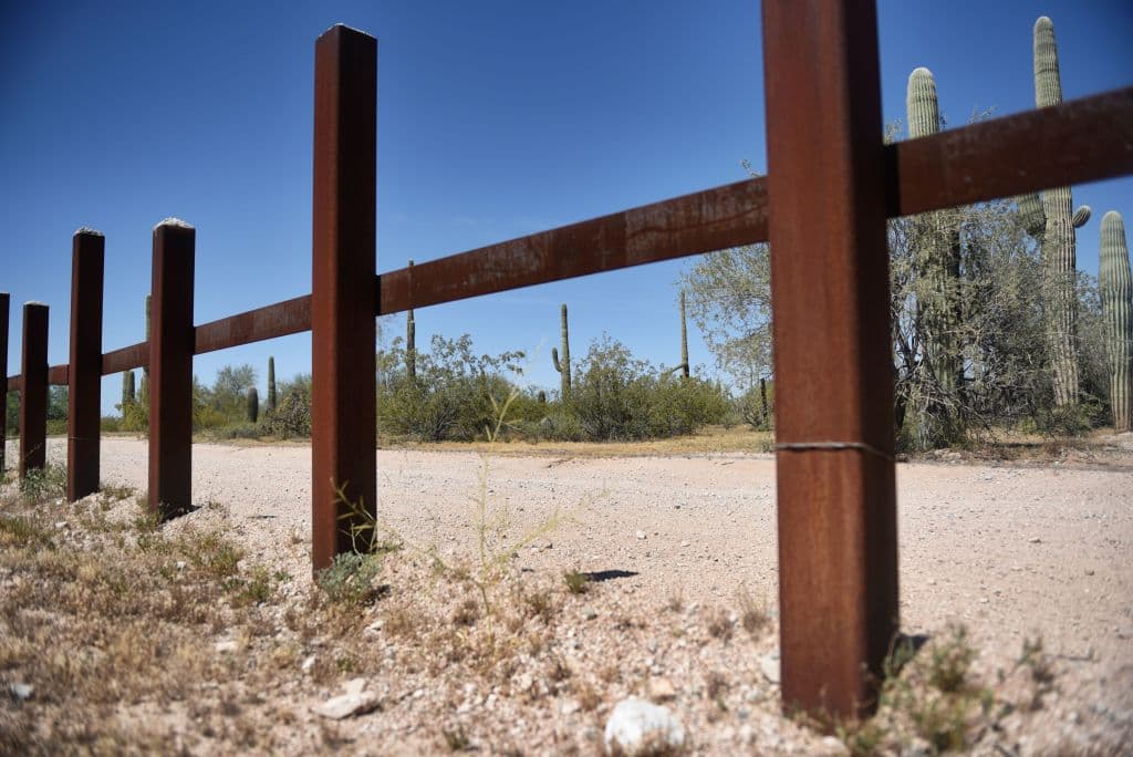 Una madre migrante muere en el desierto mexicano y su pequeña es ahora blanco de una pelea por su custodia