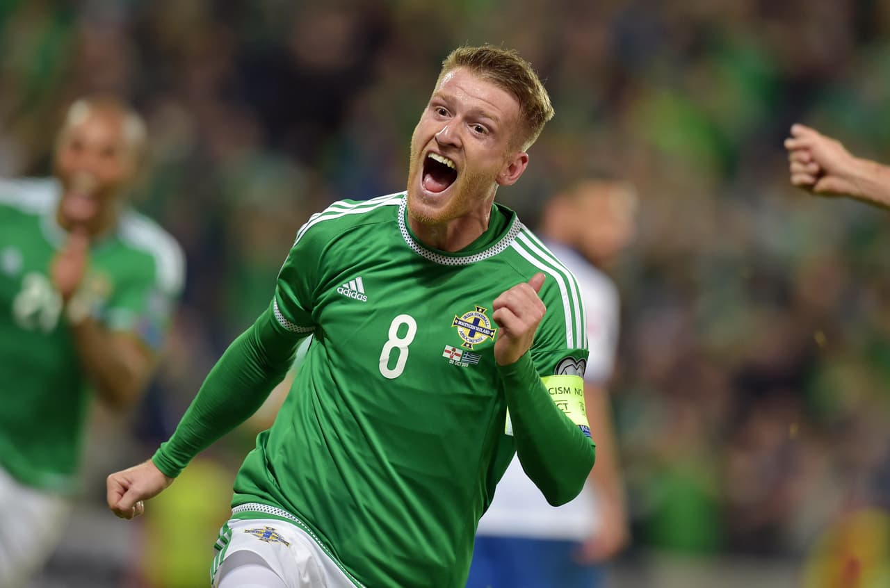 Irlanda del Norte sella su histórica clasificación a la Eurocopa goleando 3-1 a Grecia