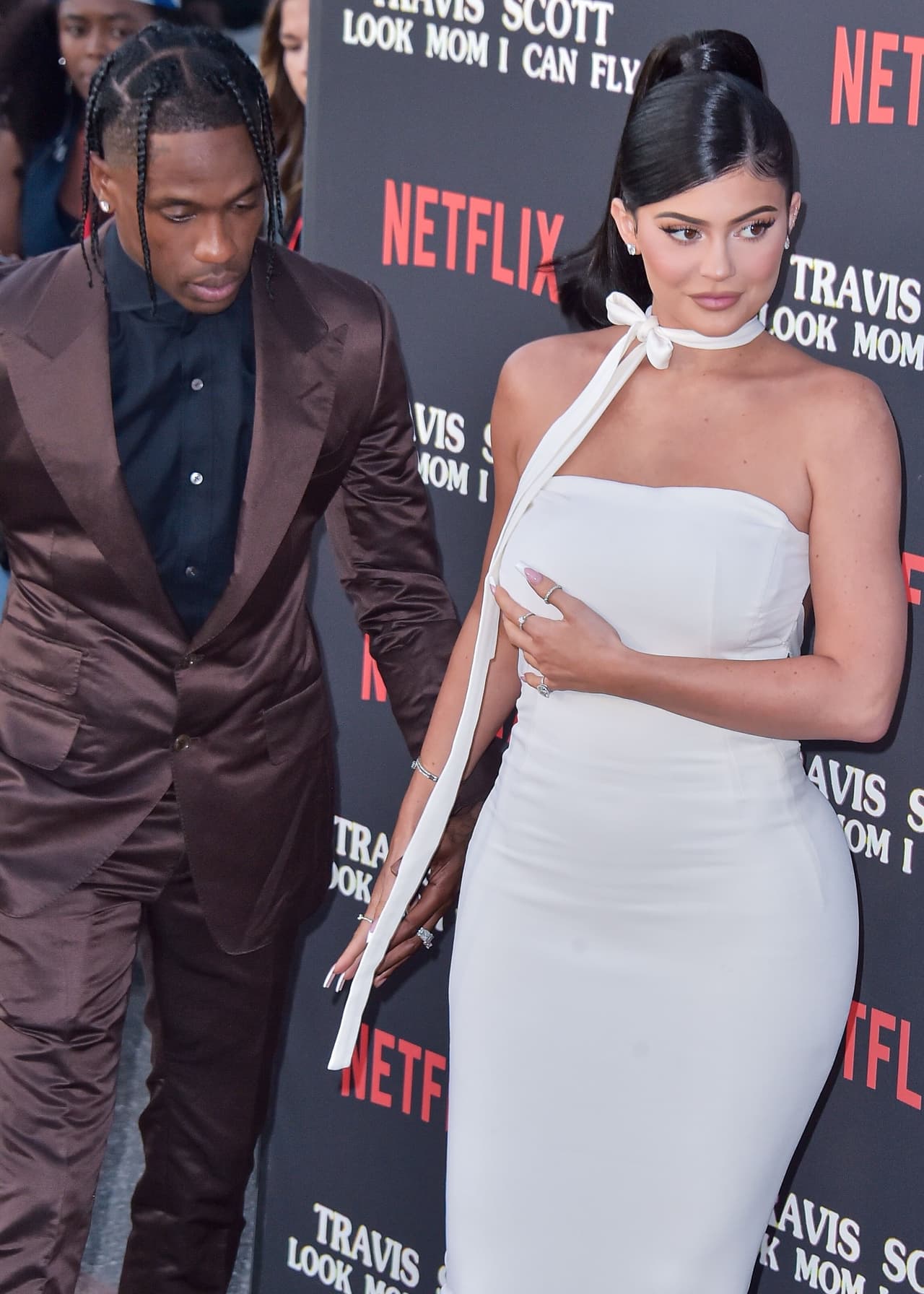 <b><a href="https://www.univision.com/entretenimiento/kylie-jenner-cuenta-la-romantica-historia-de-como-se-enamoro-de-travis-scott-en-un-viaje-en-autobus" target="_blank">Scott y Kylie comenzaron a salir </a></b>en 2017, muy poco después de que 
<b><a href="https://www.univision.com/entretenimiento/kylie-jenner-y-tyga-terminan-su-relacion-nuevamente" target="_blank">ella terminara una relación con Tyga</a>. </b>