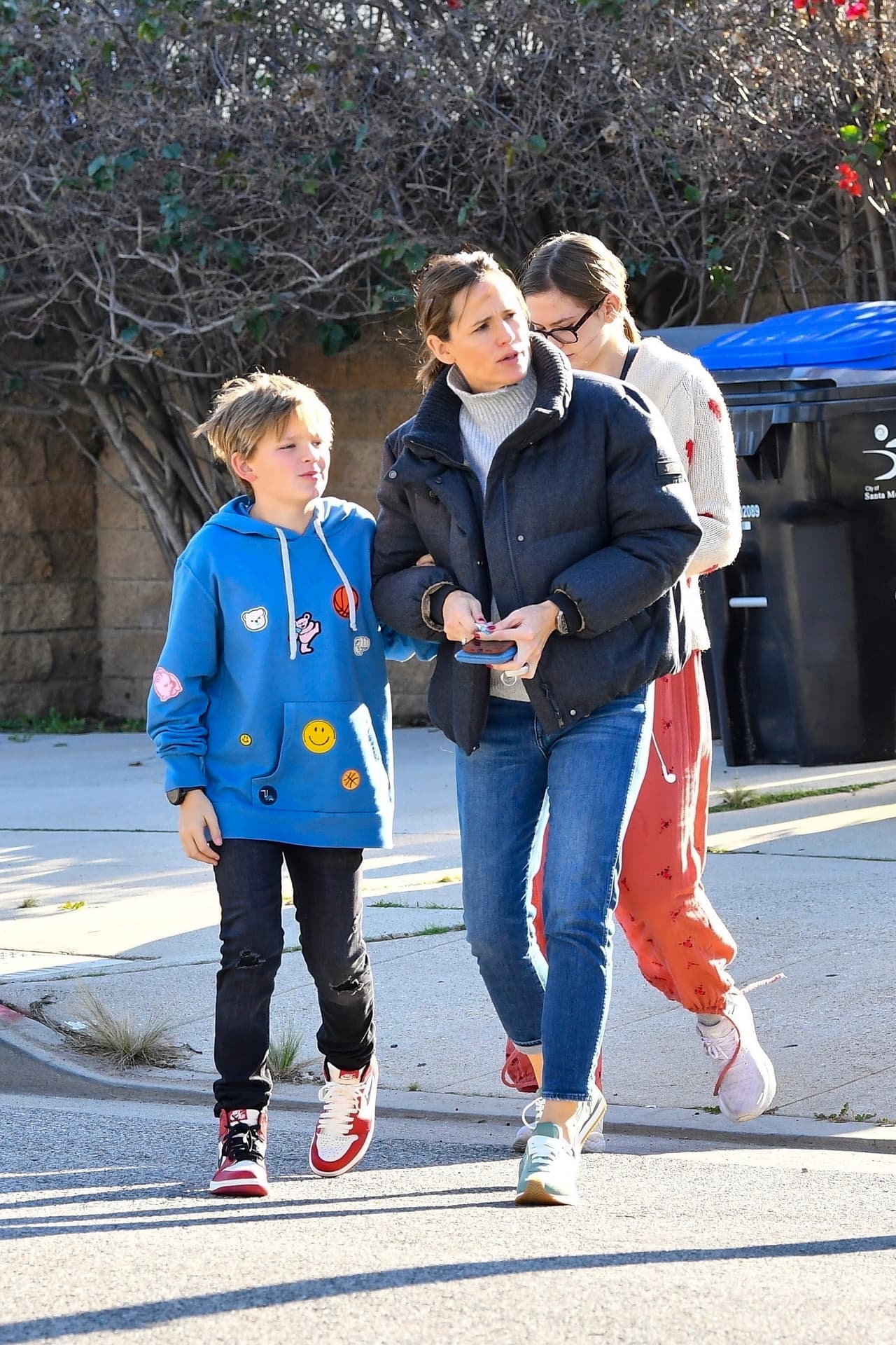 Mientras que Samuel usó una sudadera azul, jeans y tenis Nike.
<br>
