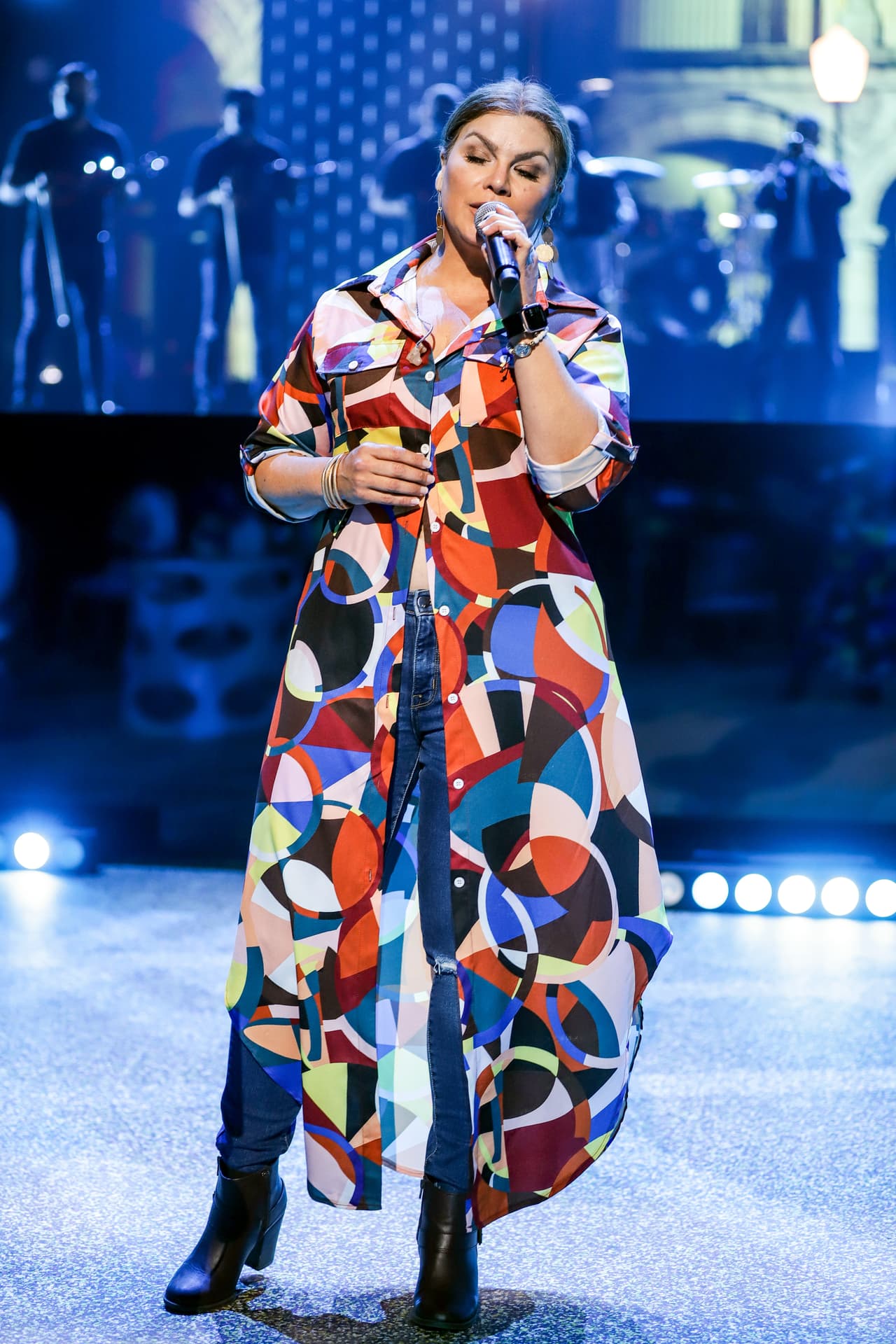 Olga Tañón engalanó los ensayos de Latin GRAMMY Celebra Ellas y su Música. La 'Mujer de Fuego' tuvo una prueba en el escenario con su grupo de músicos.