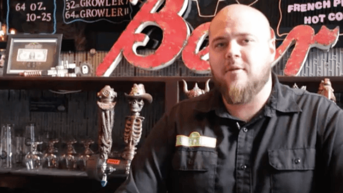 Justin Ordóñez, propietariao de la cervecería DeadBeach.