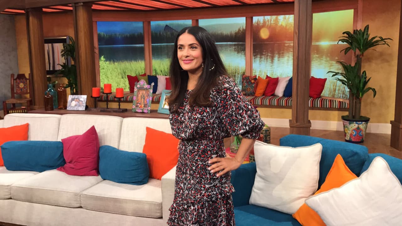 A sus 50 años Salma luce espectacular y ella está orgullosa de su edad.