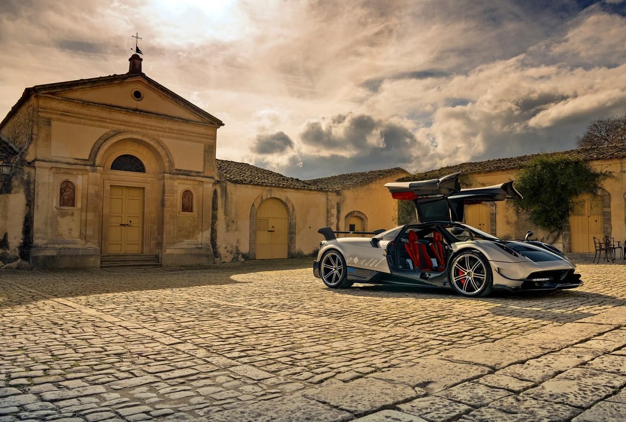 El lujo del vehículo de Pagani se reflejará en su valor de venta, que rondará los $2,700,000.
