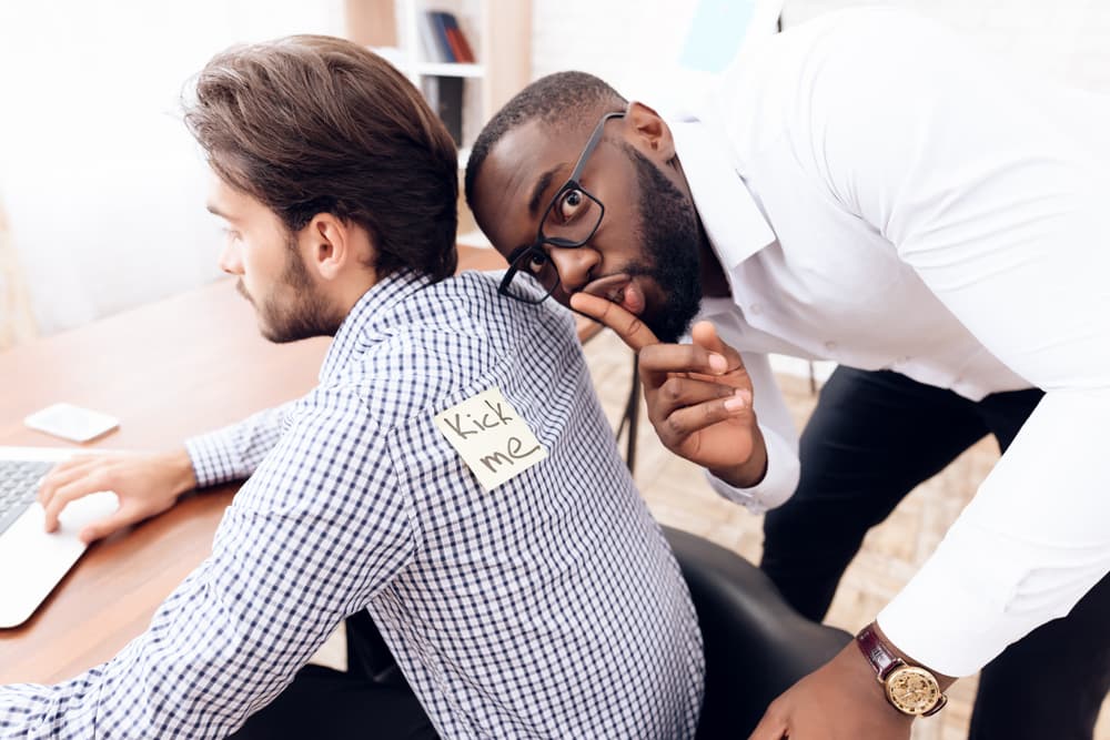 <b>Trabajo -</b>
<br>Cuidado con los extremos. No vayas demasiado lejos en una broma con tus compañeros de trabajo pues no todos poseen tu mismo sentido del humor