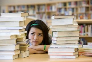 Universidad de NY ofrece becas sin importar estatus migratorio