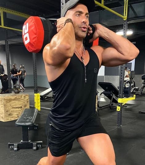 En la entrevista, Di Marco también afirmó que su cuerpo es completamente natural y que 
<b><a href="https://www.youtube.com/watch?v=EBnshJCWI60" target="_blank">la única cirugía que tiene</a></b> es en "la nariz, pero no es estética" ya que aseguró que ha "tenido problemas para respirar".