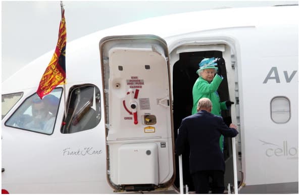 "La reina 
<b>siempre viaja con un suministro de sangre</b> que se coloca bajo la responsabilidad de cualquier médico de guardia que la acompaña en sus tareas y visitas oficiales", dijo Helliker.
