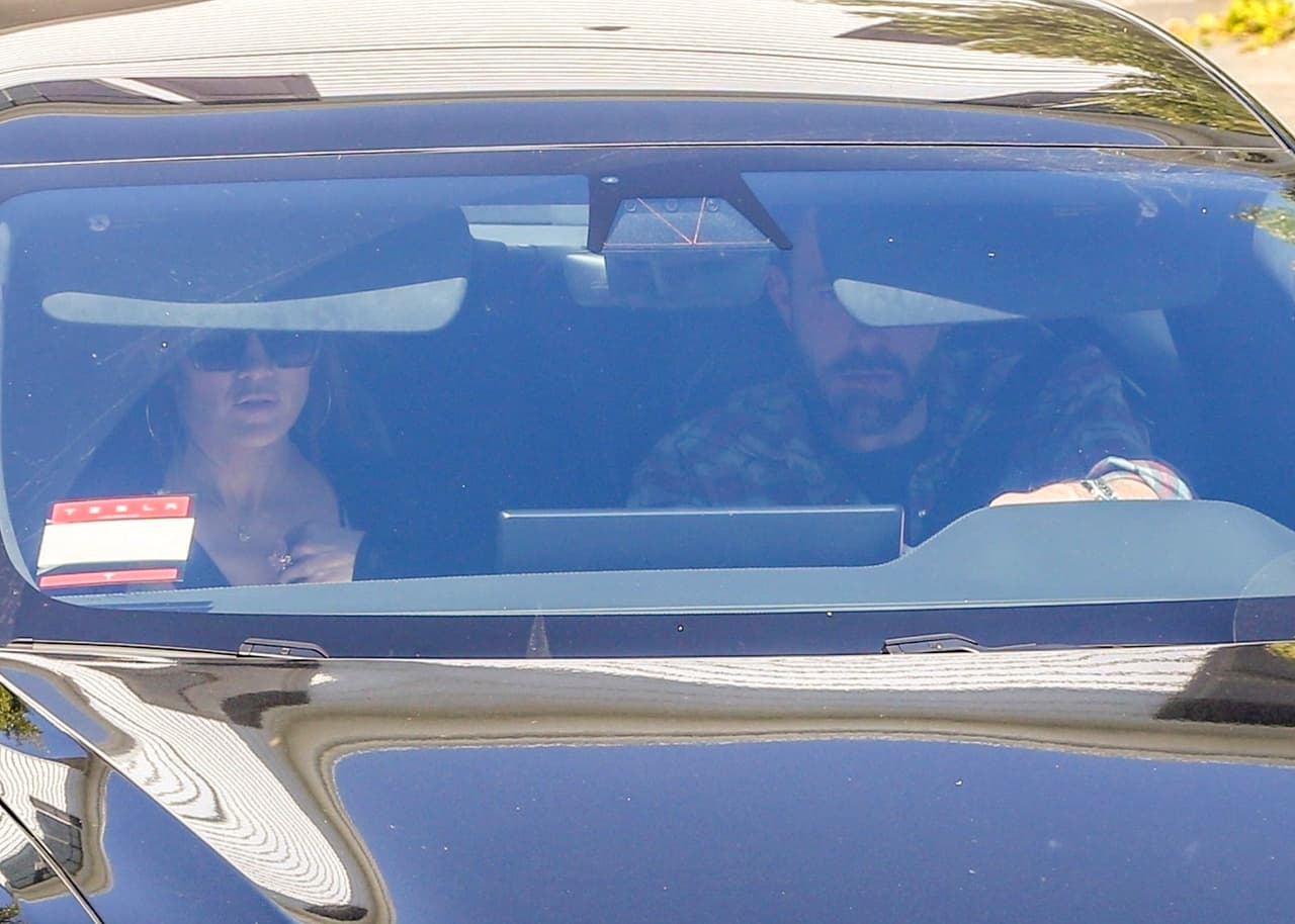 El actor y la cantante fueron captados entrando a la mansión, ubicada en Bel-Air.