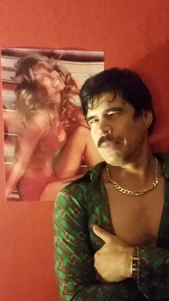 "[...] Y entonces, ya estando por allá yo ya dije qué flojera tener que aclarar, pero estoy perfectamente bien. No estuve nunca mal. Gozo de cabal salud. Entonces, eso (el supuesto padecimiento de cáncer) fue un chisme por ahí [...]", aseguró el actor.