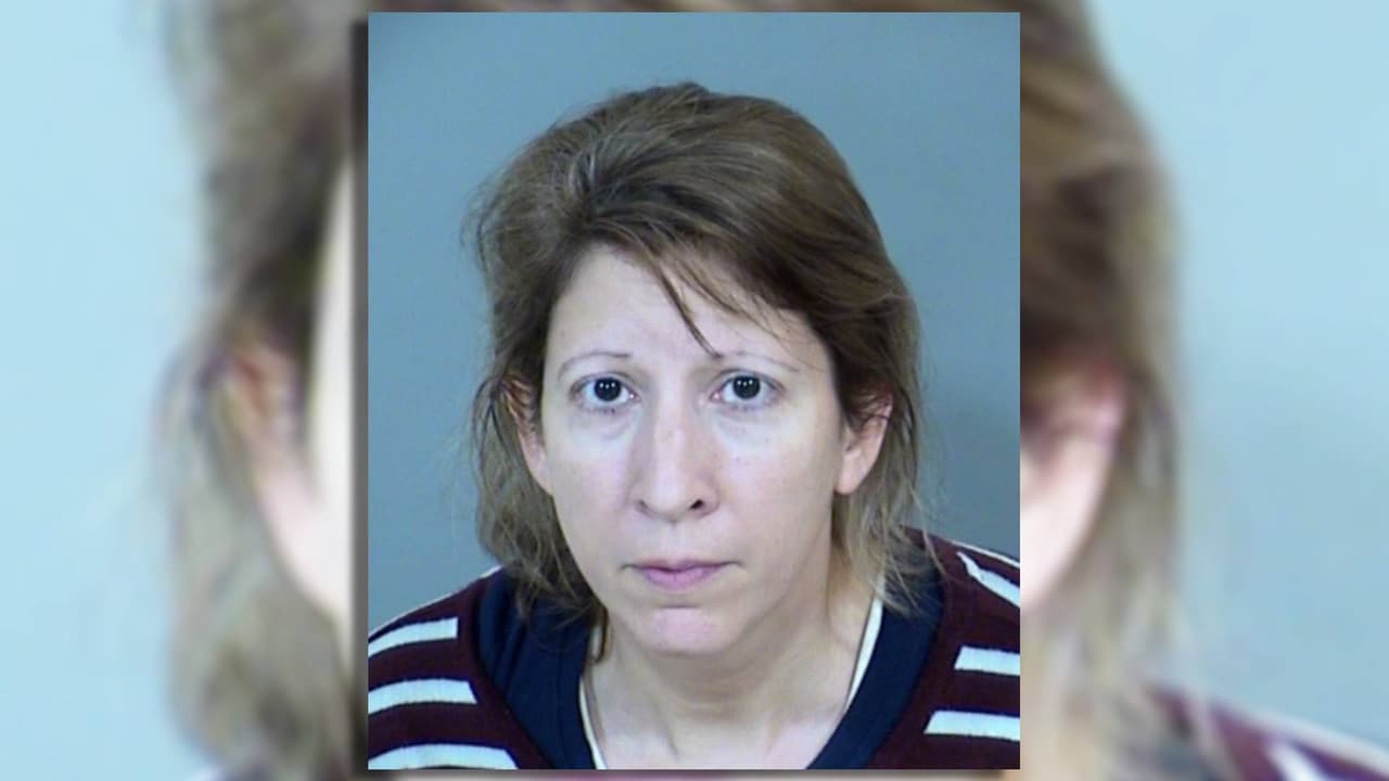 Extraditan a Arizona a una madre que presuntamente interfirió en la custodia de sus hijos