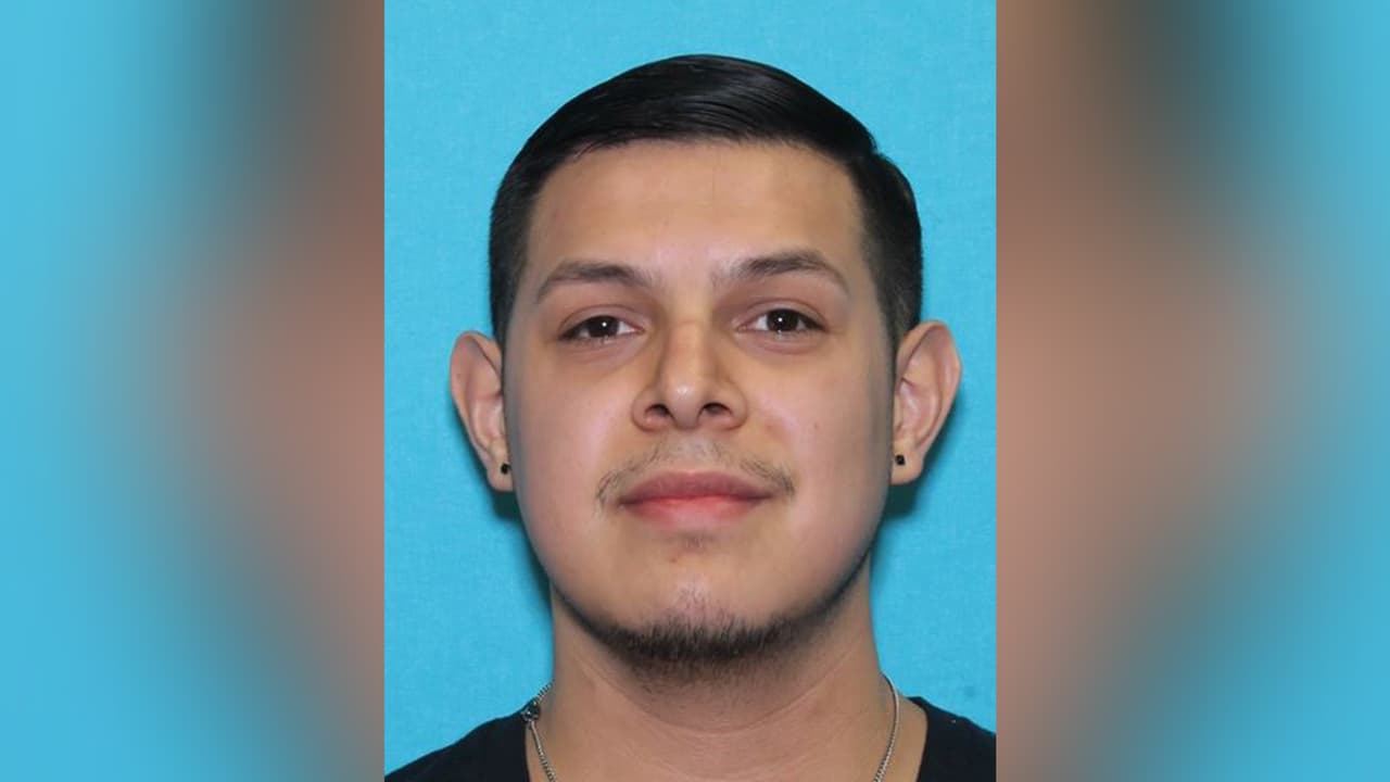 Derrick Jonathan López - Agresión contra un miembro de su familia.