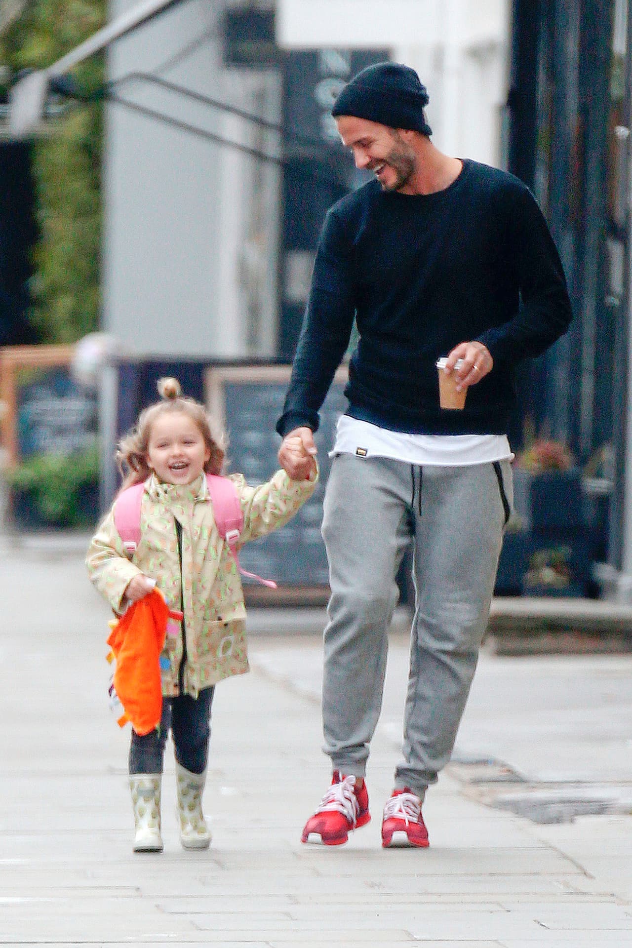 Además es un papá muy amoroso.