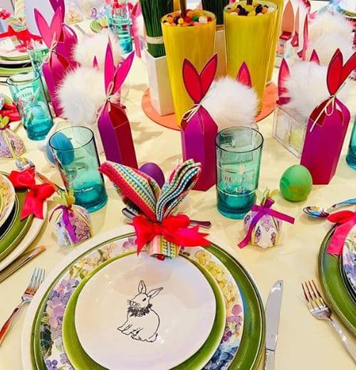 La familia Hilfiger cuidó cada detalle: vajilla, utensilios y demás con motivos alusivos al domingo de Pascua.