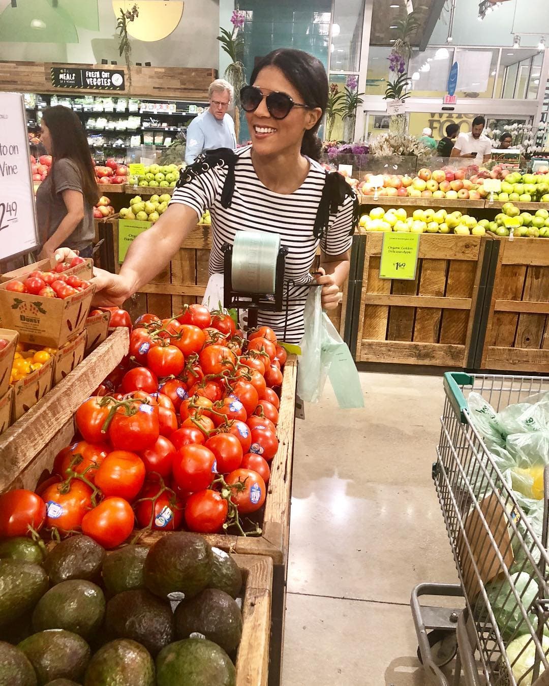 Francisca nos demuestra con esta imagen, que el blanco y el negro pueden ser para todo tipo de ocasión, hasta para ir al súper mercado.