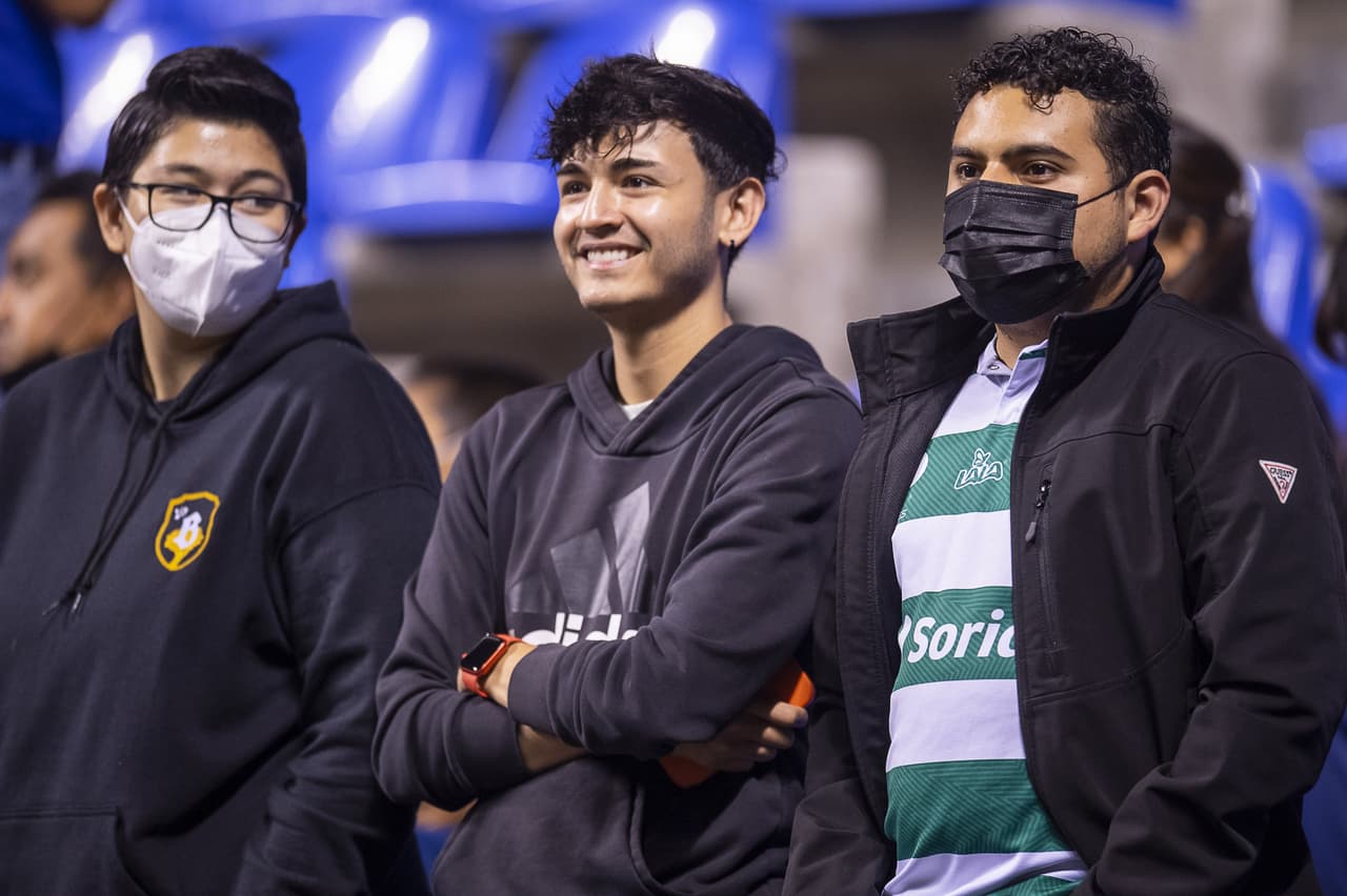 Algunos seguidores laguneros también se presentaron en el Cuauhtémoc.