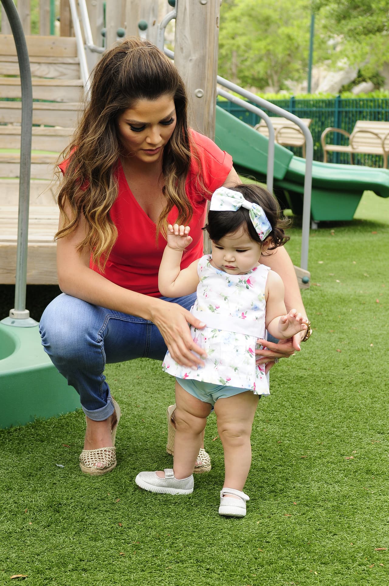 La pequeña decidió dar sus primeros pasitos el mismo día del cumpleaños de su padre, el 11 de abril. ¡Toda una belleza de niña!