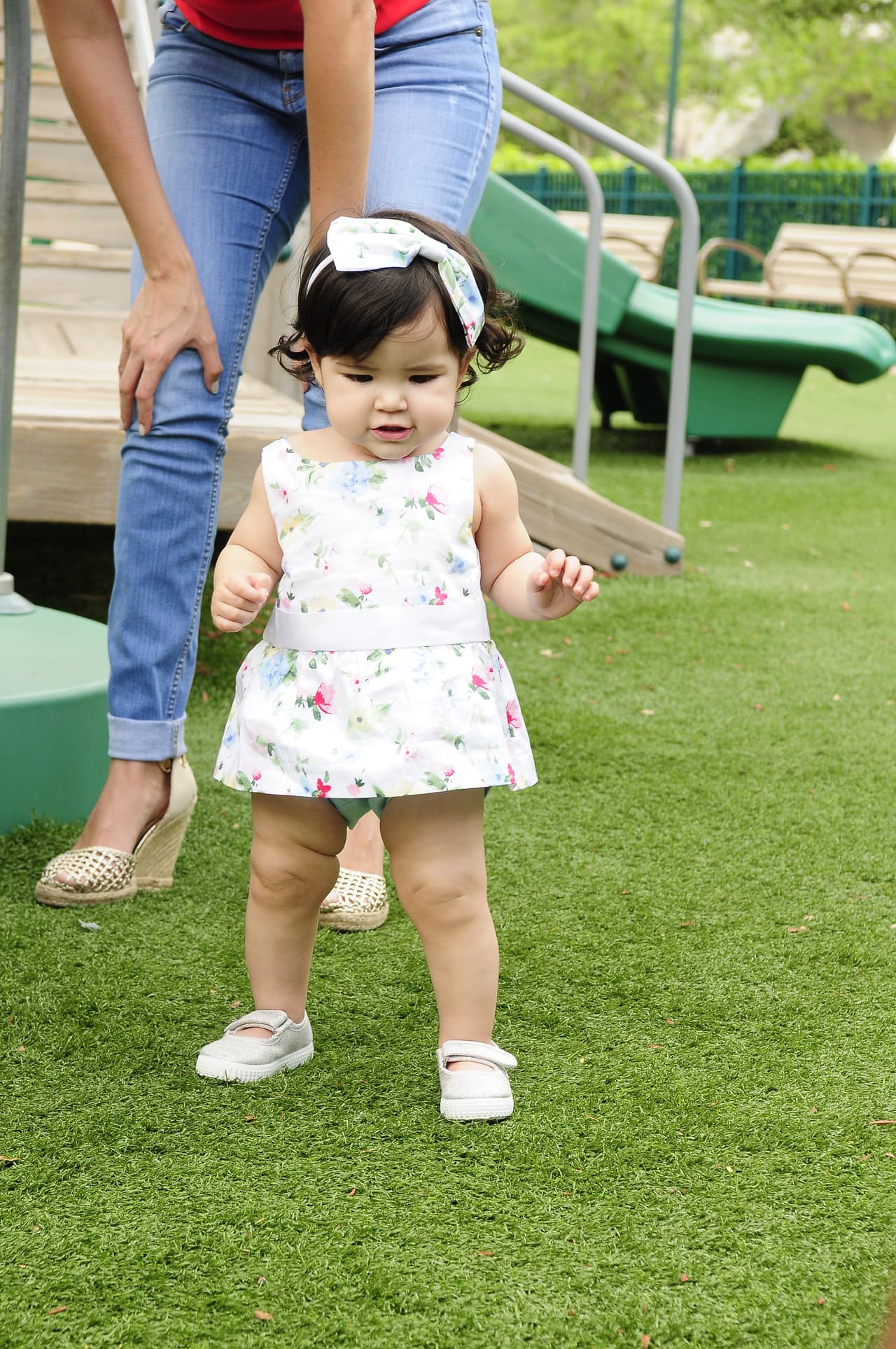 La pequeña decidió dar sus primeros pasitos el mismo día del cumpleaños de su padre, el 11 de abril. ¡Toda una belleza de niña!