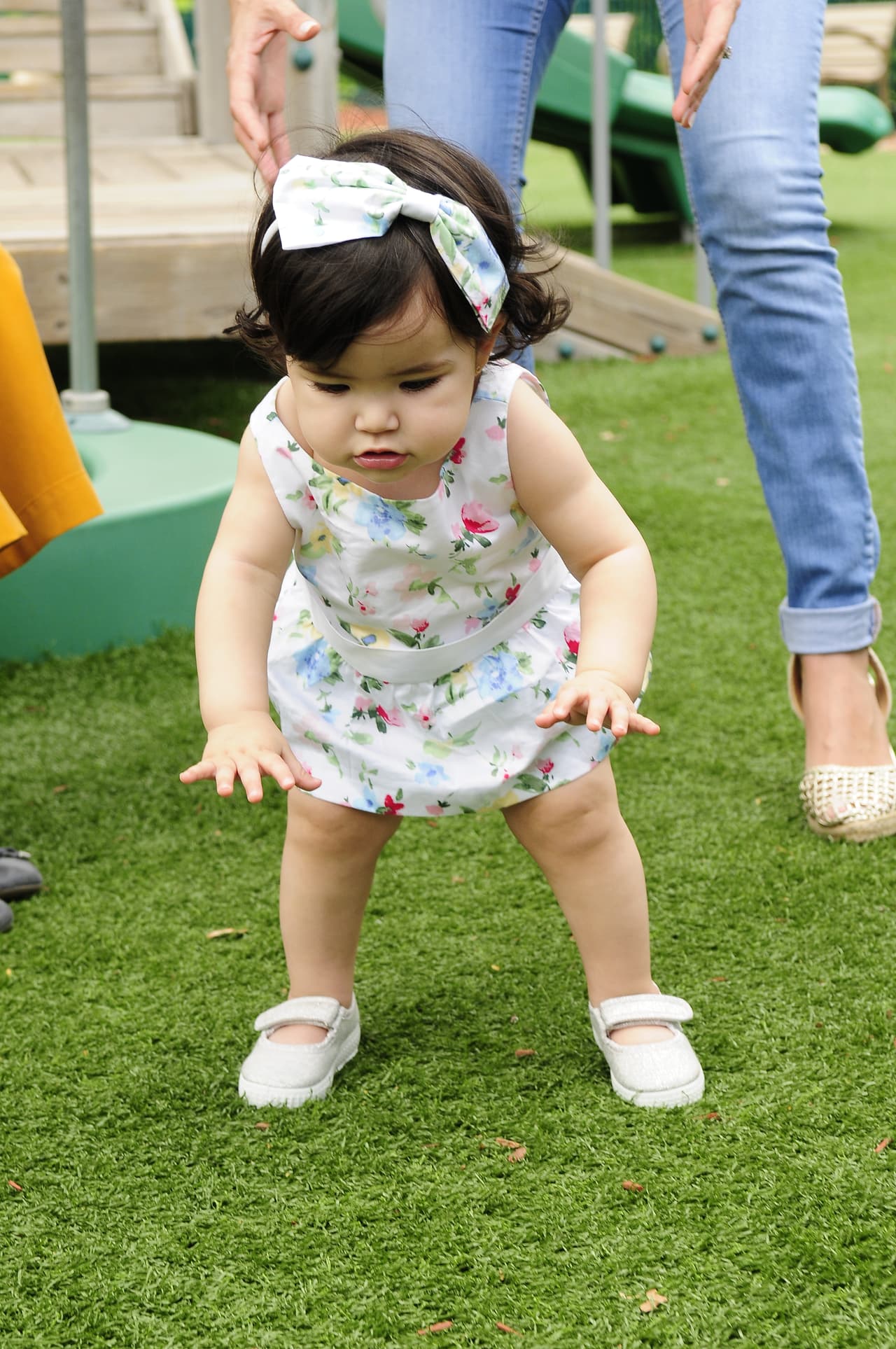 La pequeña decidió dar sus primeros pasitos el mismo día del cumpleaños de su padre, el 11 de abril. ¡Toda una belleza de niña!