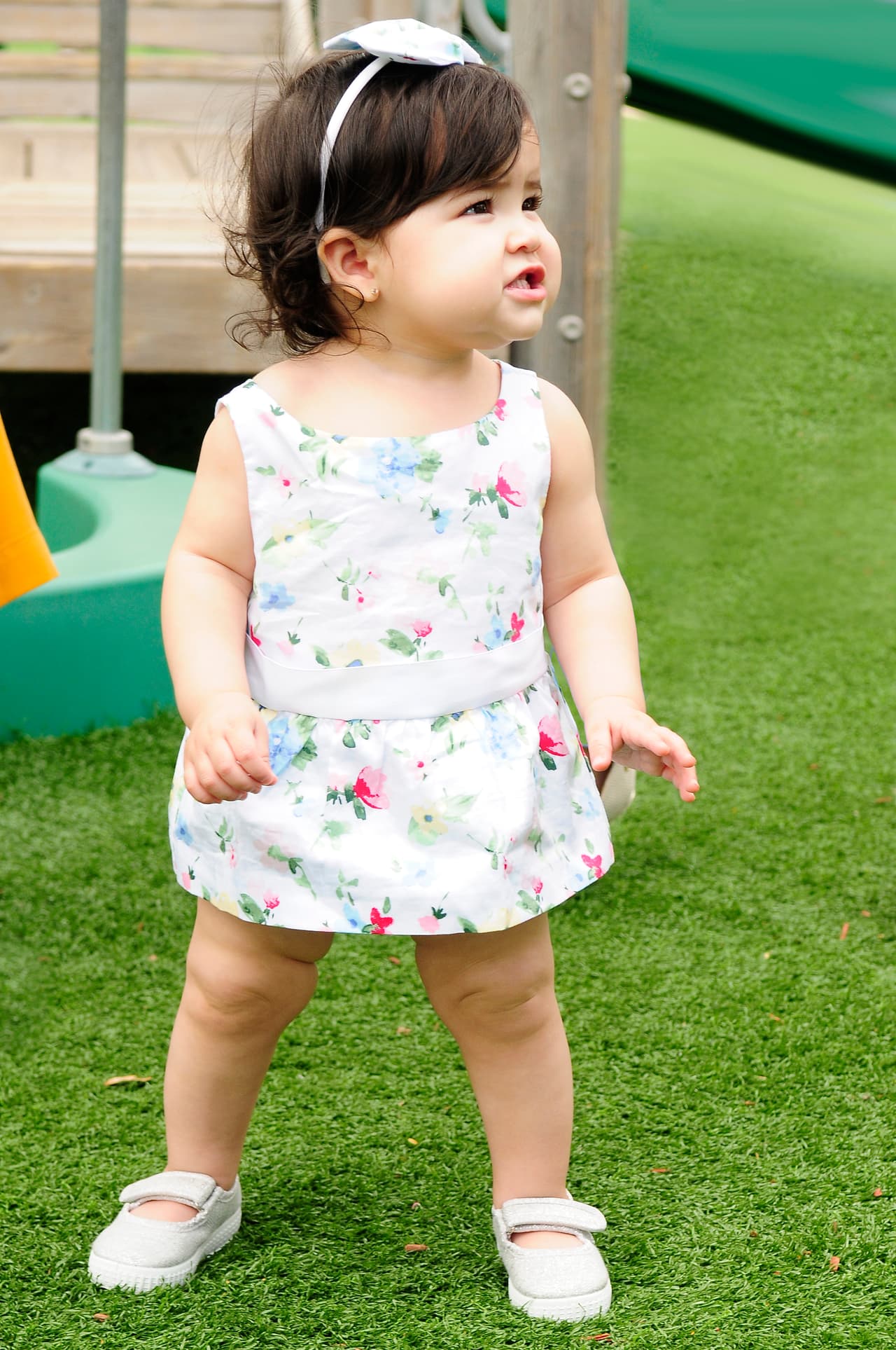 La pequeña decidió dar sus primeros pasitos el mismo día del cumpleaños de su padre, el 11 de abril. ¡Toda una belleza de niña!