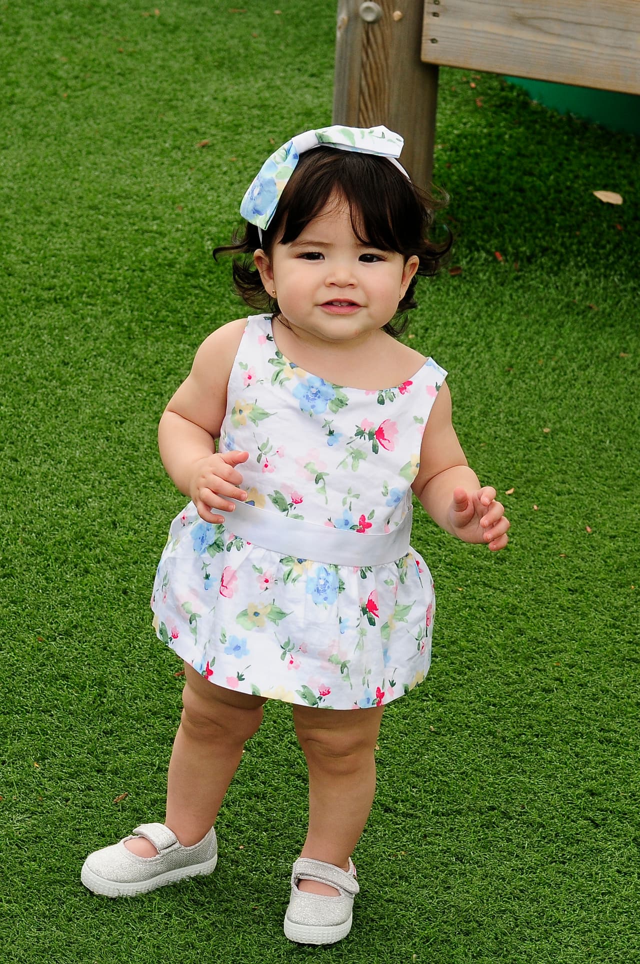 La pequeña decidió dar sus primeros pasitos el mismo día del cumpleaños de su padre, el 11 de abril. ¡Toda una belleza de niña!