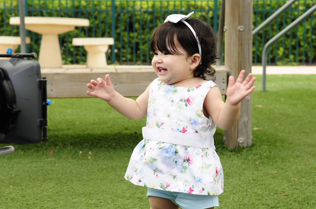 La pequeña decidió dar sus primeros pasitos el mismo día del cumpleaños de su padre, el 11 de abril. ¡Toda una belleza de niña!