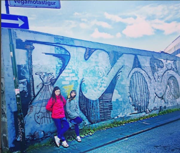 Plasmando en una fotografía el arte urbano de las calles de Reikiavik.