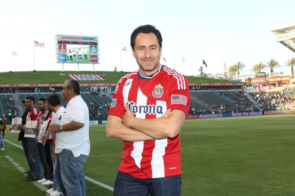El actor mexicano 
<b>Demian Bichir</b> es un apasionado fan de las 
<b>Chivas</b> y nunca les pierde el paso.