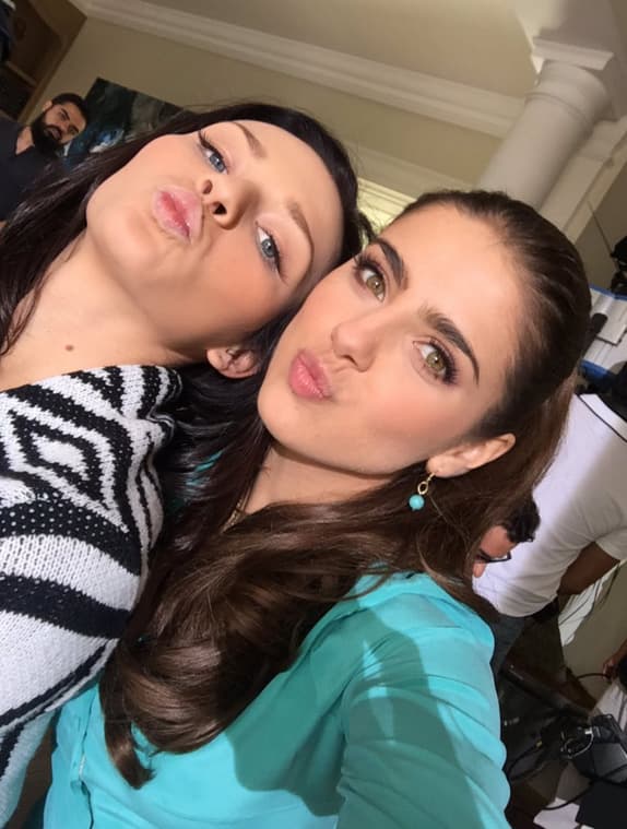 Pero fuera de cámaras son muy buenas amigas.