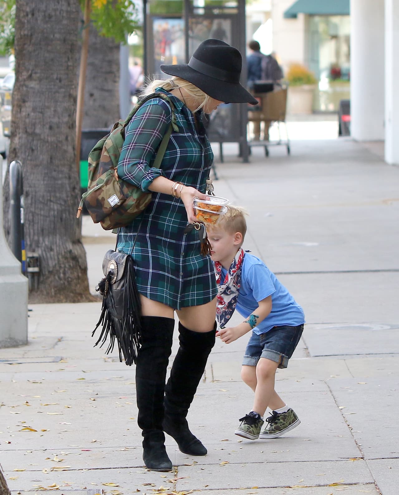 El pequeño Luca adora a su mami.