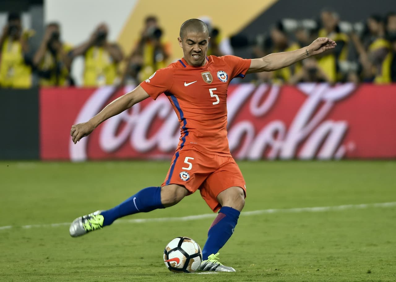 'EL Gato' Francisco Silva sentencia el partido y la Copa América con el último disparo.
