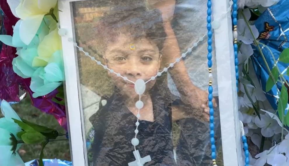 Se conoce que Sky Sosa era de origen hispano.