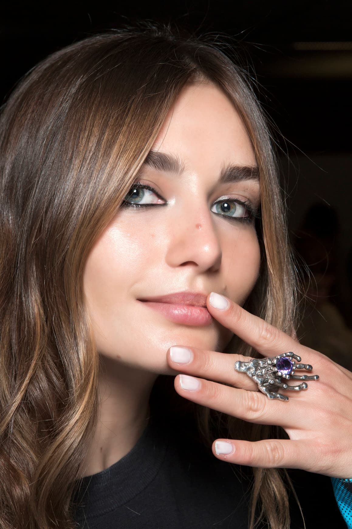 <b>11. Nude</b>. Los tonos rosa claro y beige además de ser refinados y elegantes son ideales para hacer la transición entre estaciones. Estos colores se ven muy bien sobre uñas cortas.