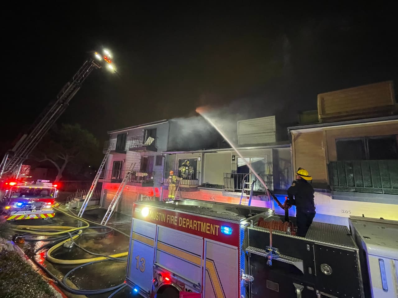 Los hechos ocurrieron alrededor de las 7:46 de la noche del miércoles 19 de febrero en Talisman Condos, ubicados en el 1501 de Barton Springs Road.