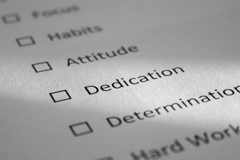 Comprométete con tus tareas y te irá excelente.