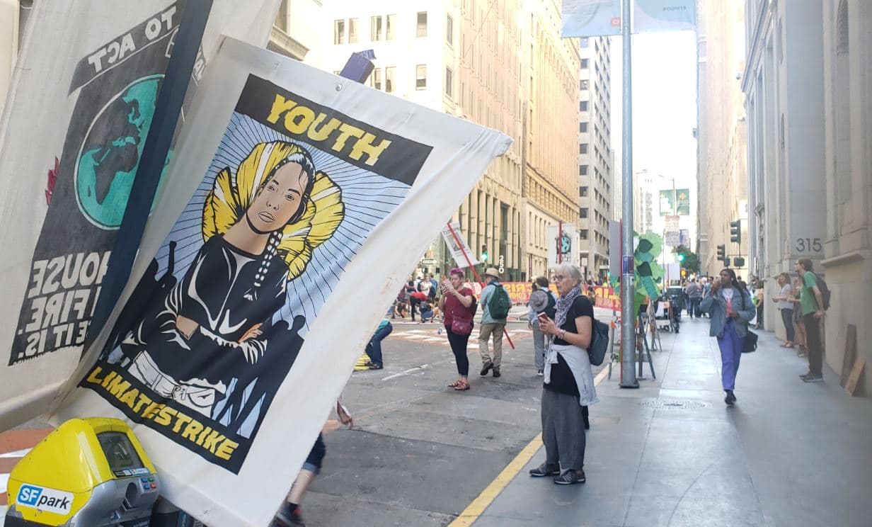 Los manifestantes han dicho que están dispuestos a enfrentar arrestos. “La extracción de combustibles fósiles está llevando a la extinción. No se puede negar la urgencia”, dijo el grupo Rising Tide North America en un comunicado. 
<br>