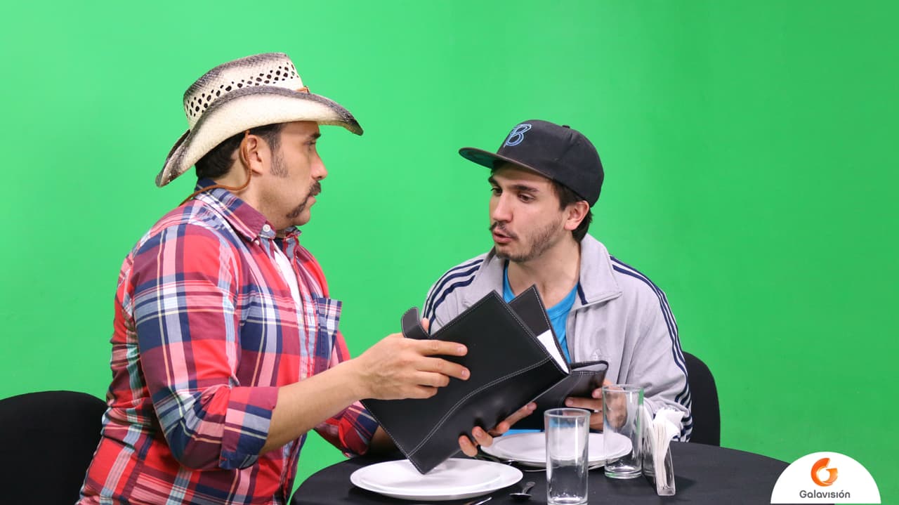 En el webisodio no. 15 Los Cousins visitaron un restaurante gringo.