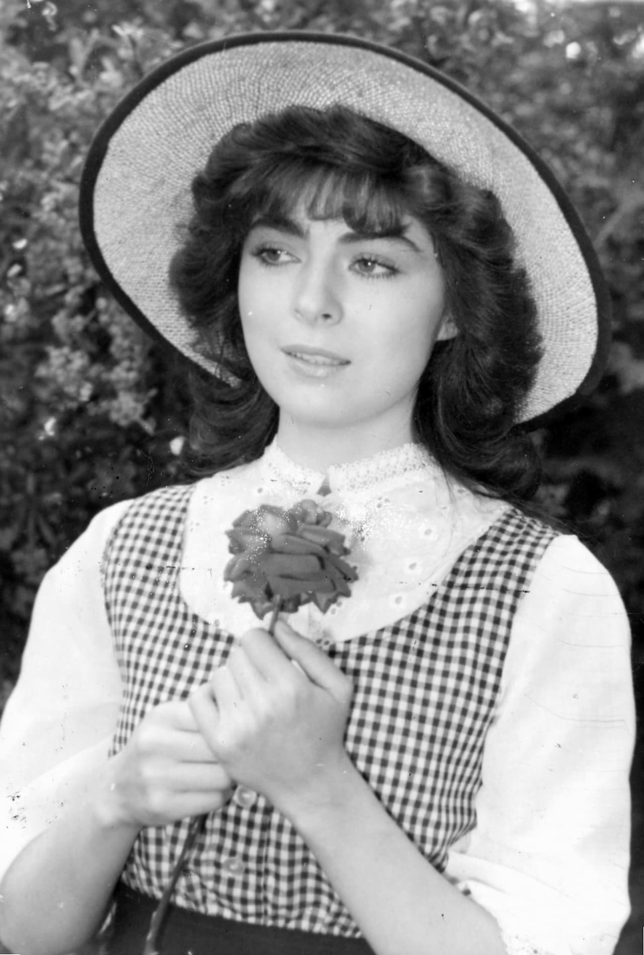 Victoria Ruffo inició su carrera en 1980 en 'Conflictos de un médico', y en 1983 obtuvo su primer personaje principal en 'La fiera', donde a su destacada participación le siguieron otros 11 estelares a lo largo de casi 40 años de carrera.