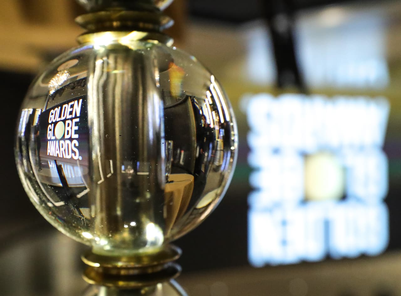 Para la edición 78 de este año, 
<b><a href="https://www.univision.com/famosos/nominaciones-golden-globes-2021-anya-taylor-joy-emily-in-paris" target="_blank">'The Crown' y 'Mank' lideraron las ternas</a></b> en una ceremonia en la que la plataforma de 'streaming' Netflix arrasó en las nominaciones de cine ante un año en que las salas estuvieron la mayor parte del tiempo cerradas.