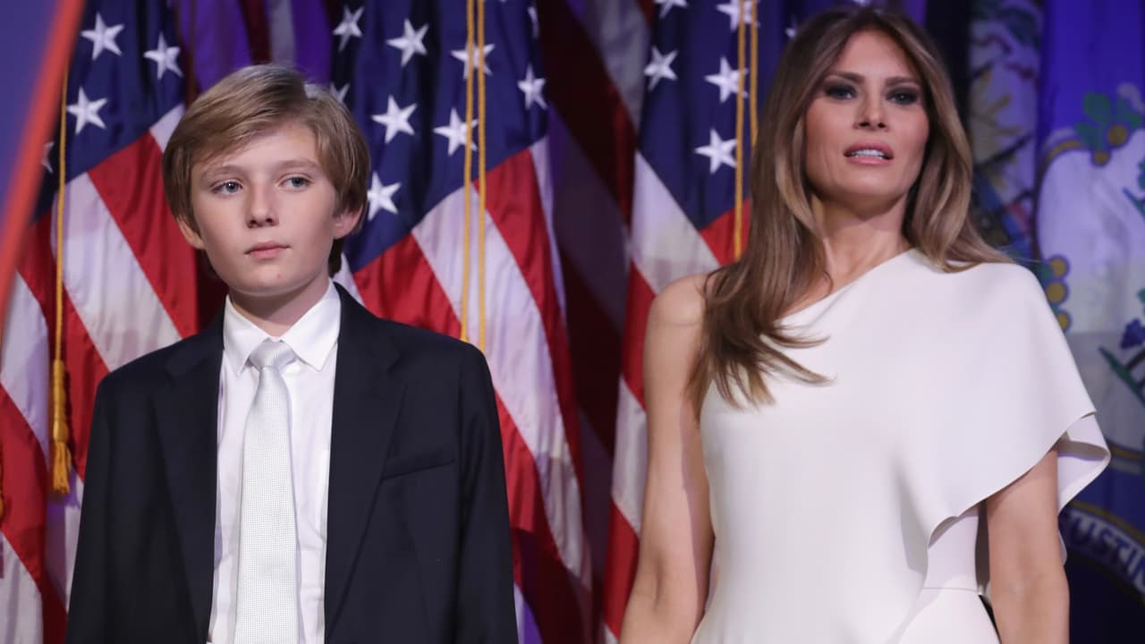Por qué decenas de miles de personas están pidiendo a Melania Trump que se mude a la Casa Blanca