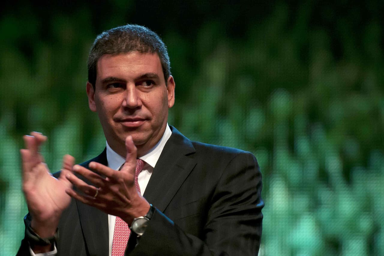 Arturo Elías Ayub paga apuesta a Jorge Vergara por la final de Copa MX