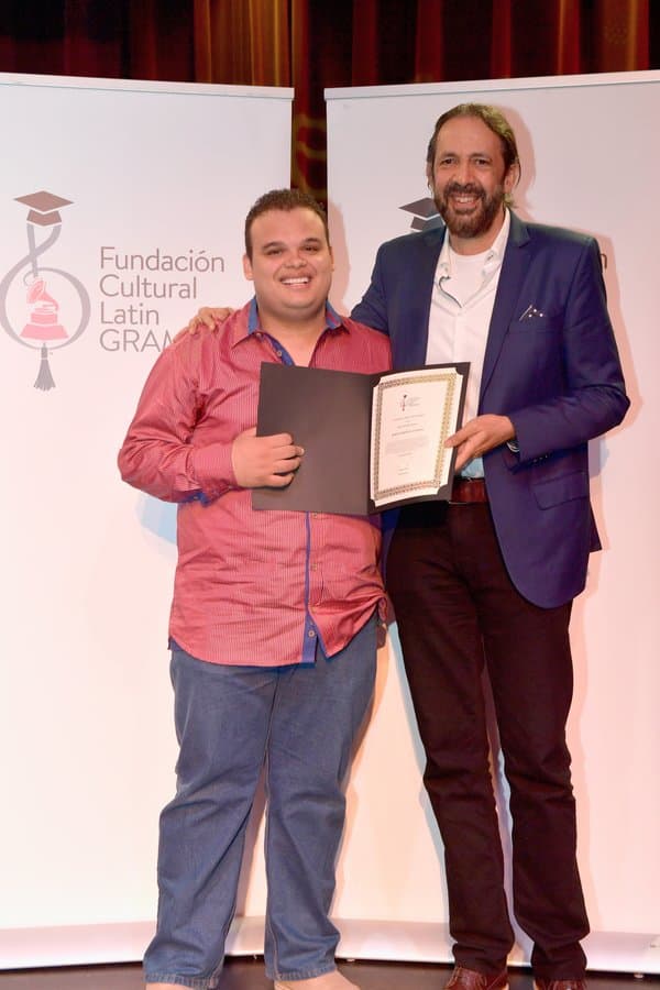 Pianista de 19 años gana Beca Juan Luis Guerra