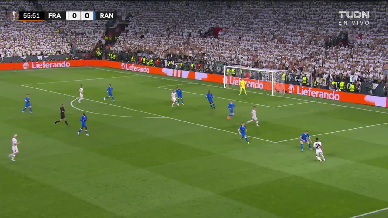 ¡GOL!  anota para Rangers. Joe Ayodele-Aribo