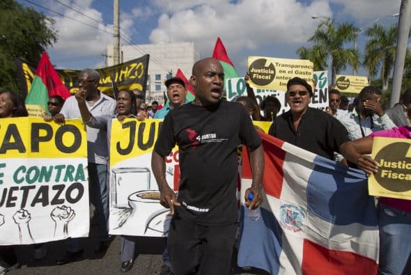 Estas manifestaciones tienen el propósito de crear "un movimiento fuerte y sostenible que obligue al gobierno a escuchar los reclamos" de la población contra varios puntos del proyecto de reforma impositiva, declaró María Teresa Cabrera, dirigente de izquierda.